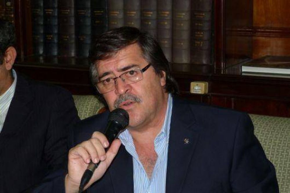 Vaz Torres, cruzado con la Municipalidad capitalina