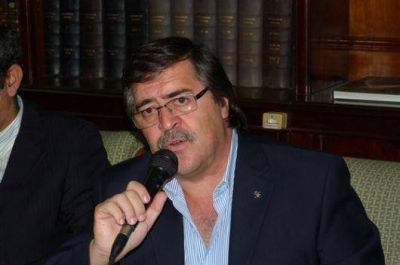 Vaz Torres, cruzado con la Municipalidad capitalina