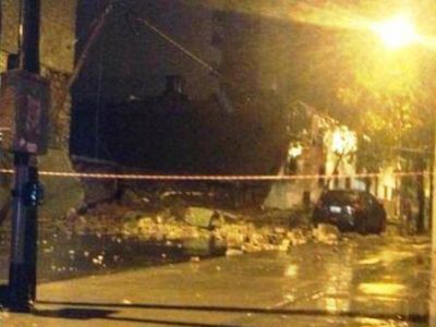 Por la tormenta se derrumb� la medianera del colegio San Mart�n de Tours en San Fernando