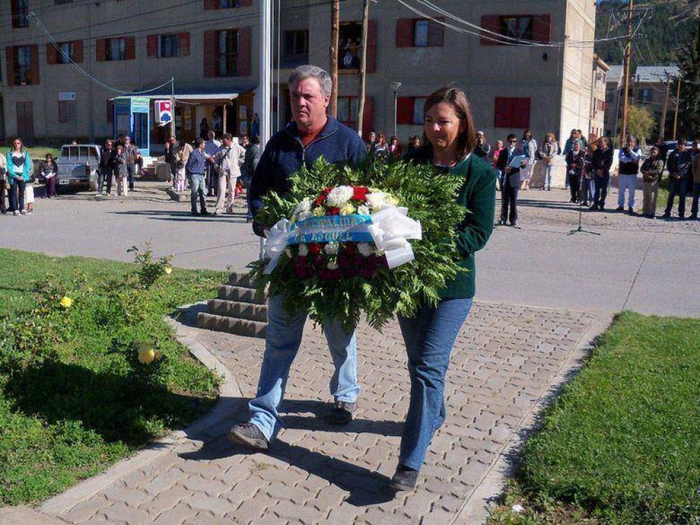 Esquel homenaje� a los  H�roes de Malvinas