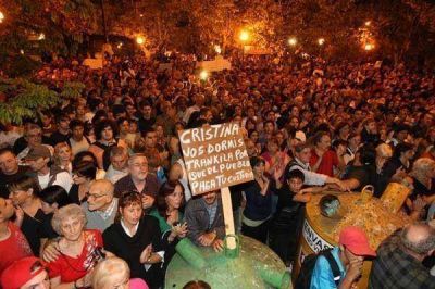 Inseguridad / El autor del homicidio tiene 14 a�os y antecedentes penales Claman justicia por un crimen en Lan�s
