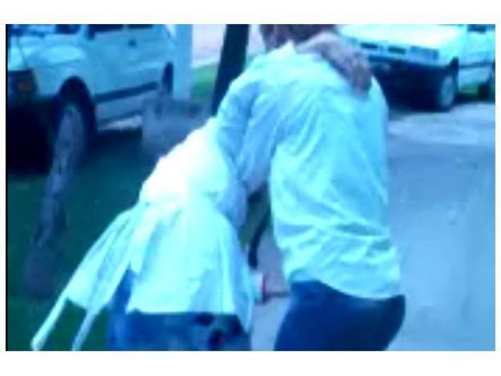 A trav�s de Internet, se difunde pelea entre estudiantes de Nogoy�