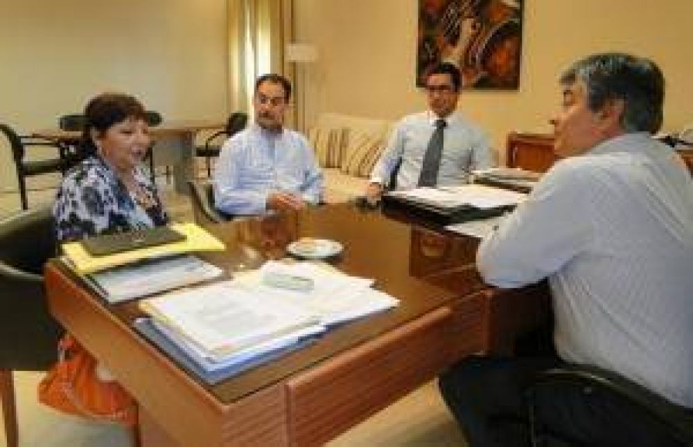 Salud y la Asociaci�n Oncovida para debatir proyectos en com�n
