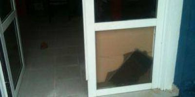 V�ndalos atacaron local de CVC en el C5