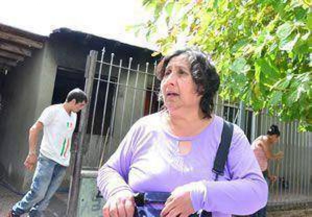 Barrio La Estaci�n: por venganza, hay dos chicos graves y una casa incendiada			
