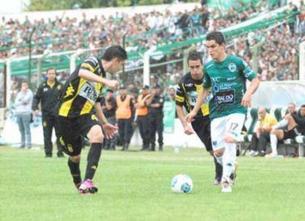 Sarmiento no pudo con Olimpo y cay� 3 a 0 en Jun�