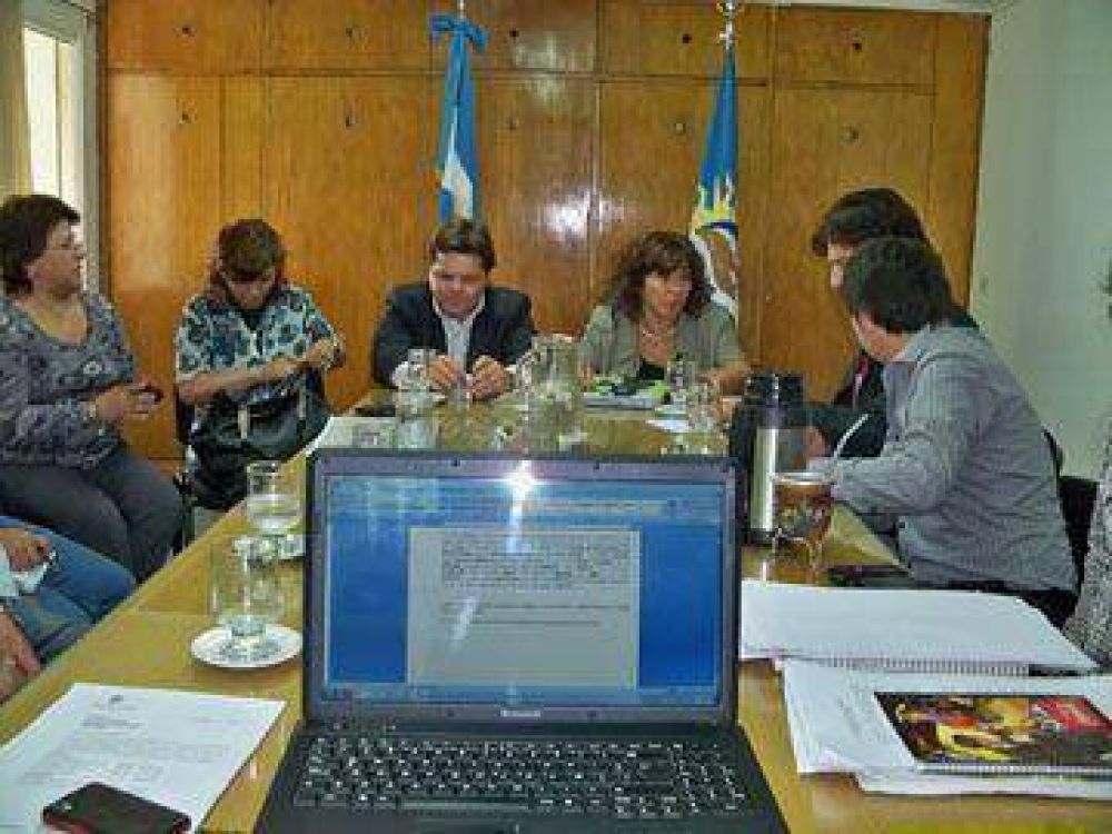 Ivovich adelant� que llamar� a todos los estatales a paritarias