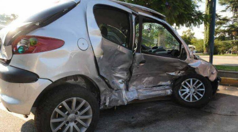 Una mujer iba por la vereda y muri� atropellada por un auto