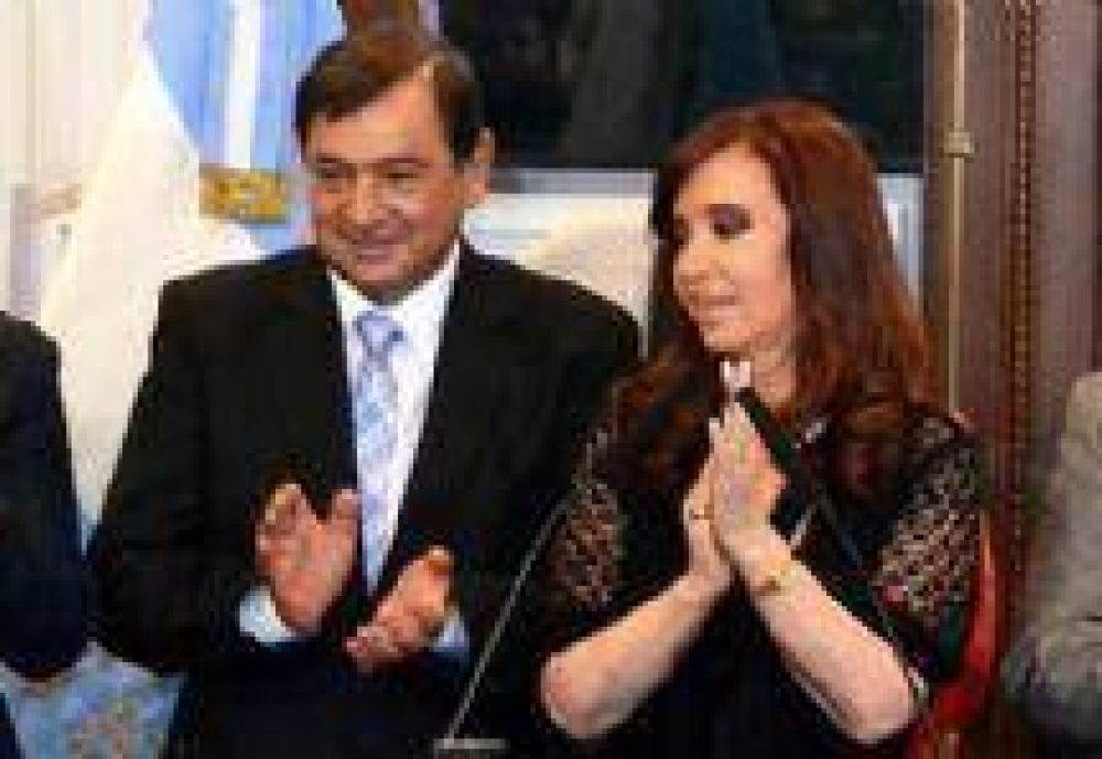 Miguel Isa homenaje� junto a Cristina Fern�ndez de Kirchner a los ca�dos en Malvinas