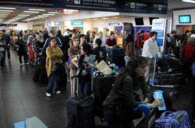 Fueguinos varados en Aeroparque por cancelaciones de vuelos