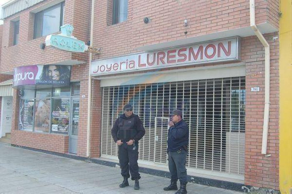 Joven de 19 a�os volvi� a ser detenido, esta vez por robo a joyer�a