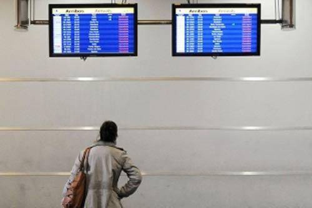 Suspenden vuelos de Santiago a Buenos Aires