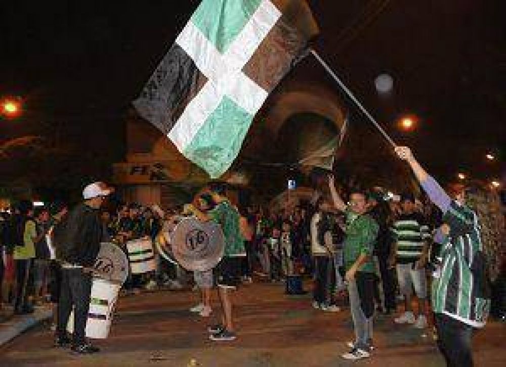Previo al banderazo tricolor, Santanafessa present� su renuncia en Villa Mitre
