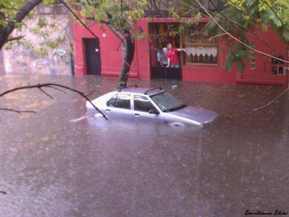 Pol�ticos, inundaciones y politiquer�a barata