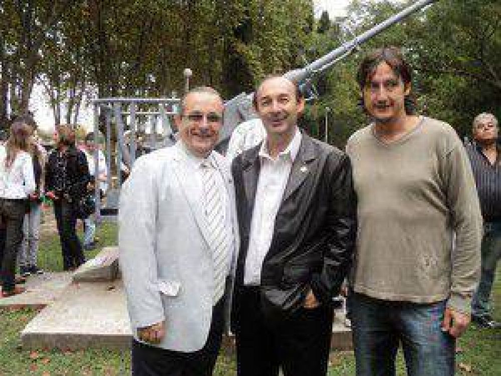 Los ex combatientes ya tienen el proyecto para el Monumento que incluye un avi�n Mirage