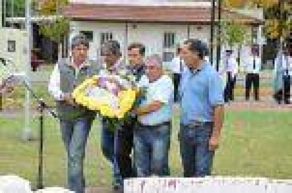 REALIZARON ACTO POR MALVINAS EN ROQUE P�REZ
