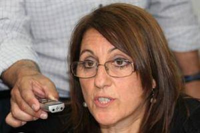 M�nica Fein sugiri� a sus funcionarios que los viernes viajen al trabajo en colectivo