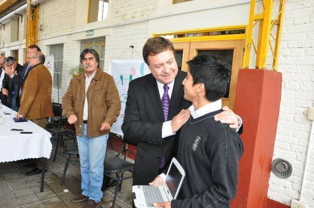 Las becas ya treparon a 1.900 en R�o Negro