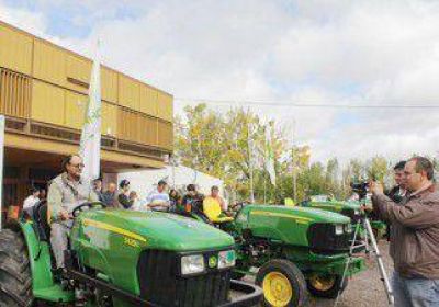 Maquinarias y anuncios para productores 