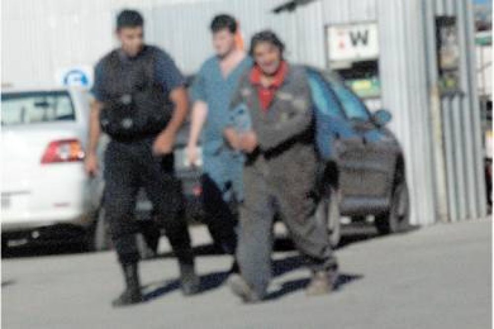 Dos hombres sufrieron una potente descarga el�ctrica en un techo