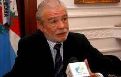 Ins�lito. Un diputado y sus cuadrillas salen a limpiar e iluminar barrios