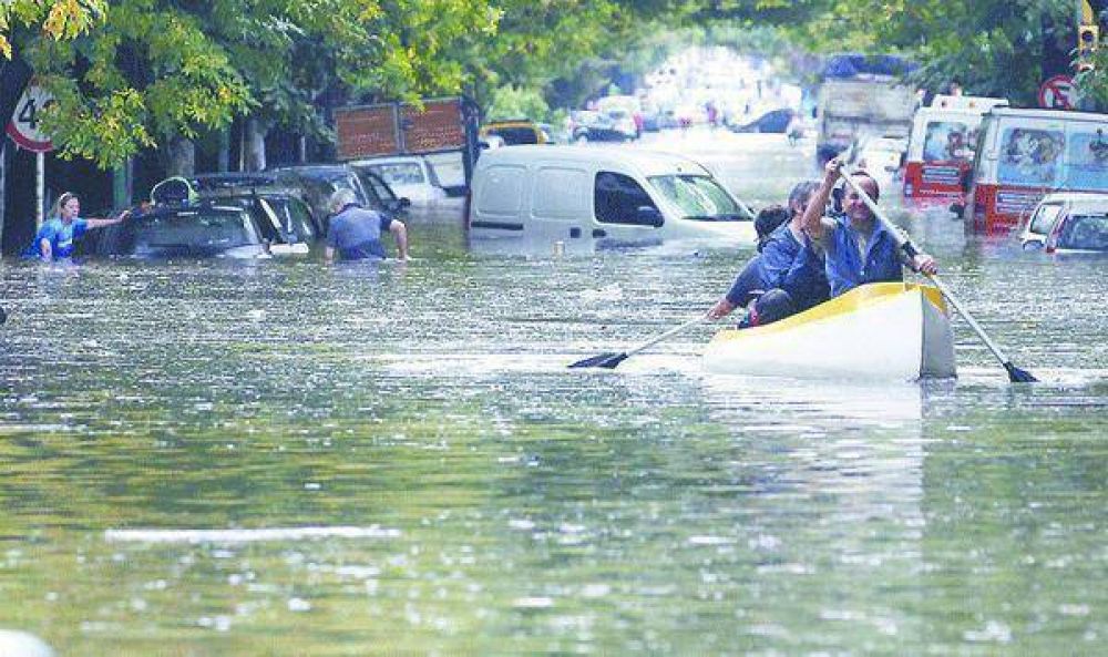 Realizan colecta en La Rioja para ayudar a los inundados de La Plata