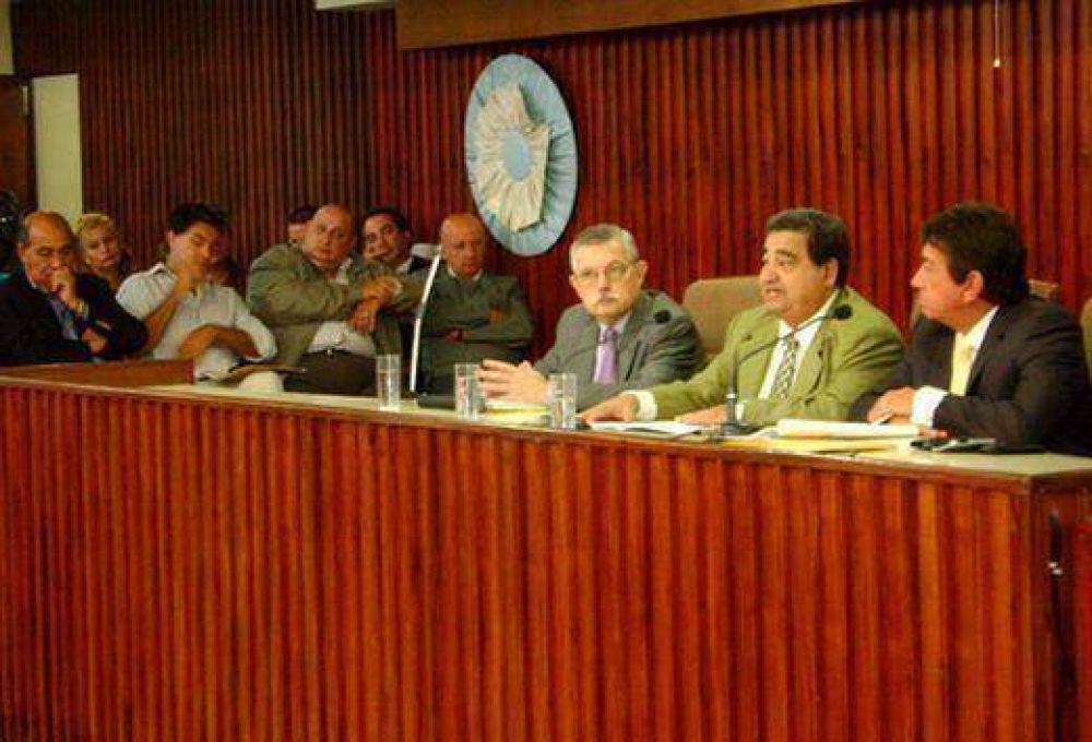 Curto inaugur� sesiones entre cr�ticas a la oposici�n y anuncios para �reas sensibles