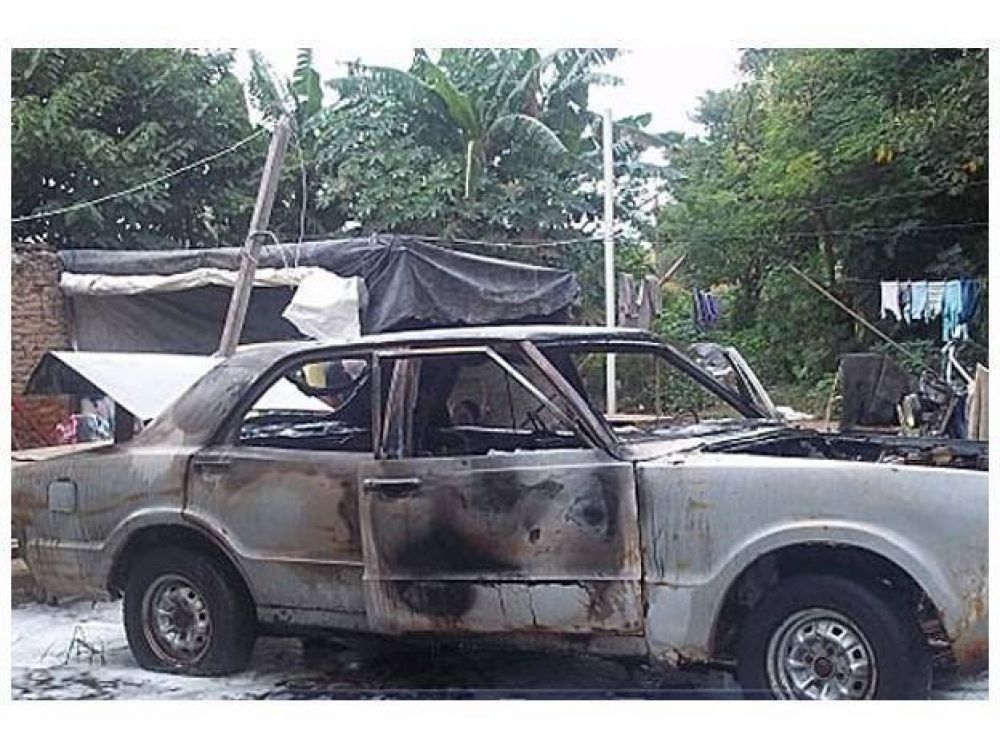 Aparecieron dos autos quemados en Victoria