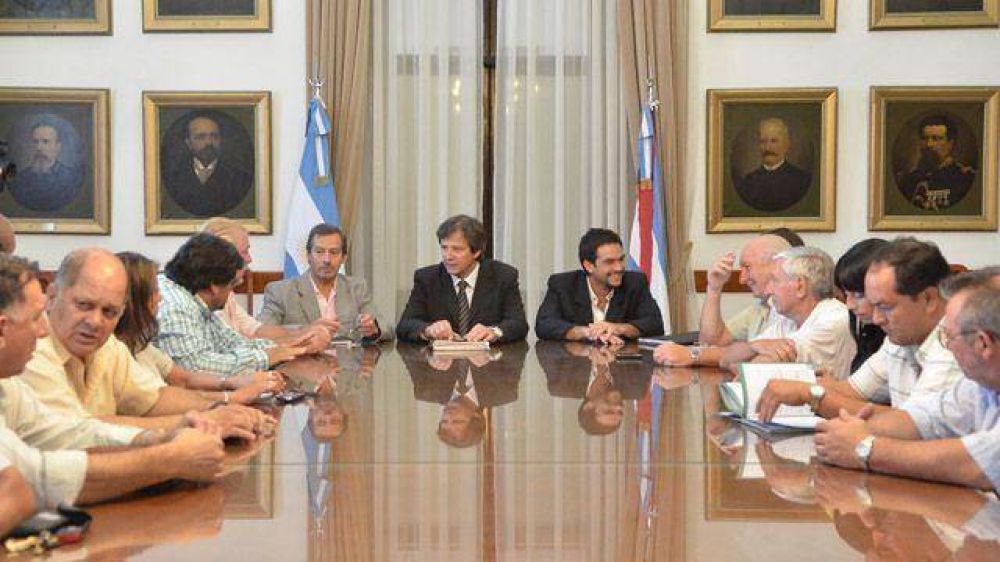 Agenda pendiente: gobierno y estatales retoman negociaciones	 