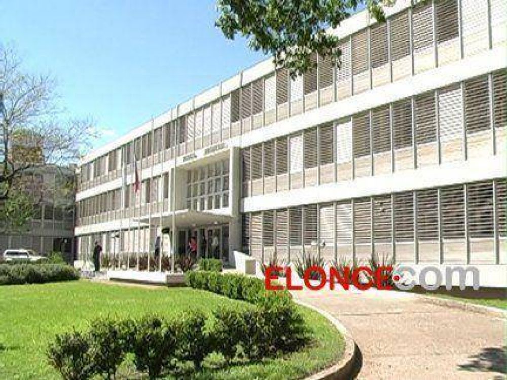 Juzgan a dos hombres por balear a una mujer en Paran� 