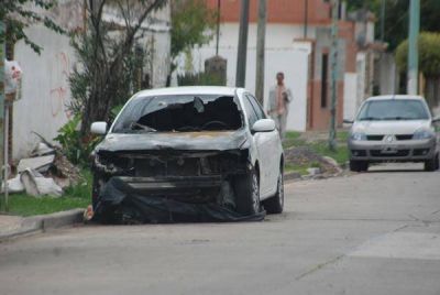 Incendian el fin de semana cinco autos en varios barrios de Z�rate