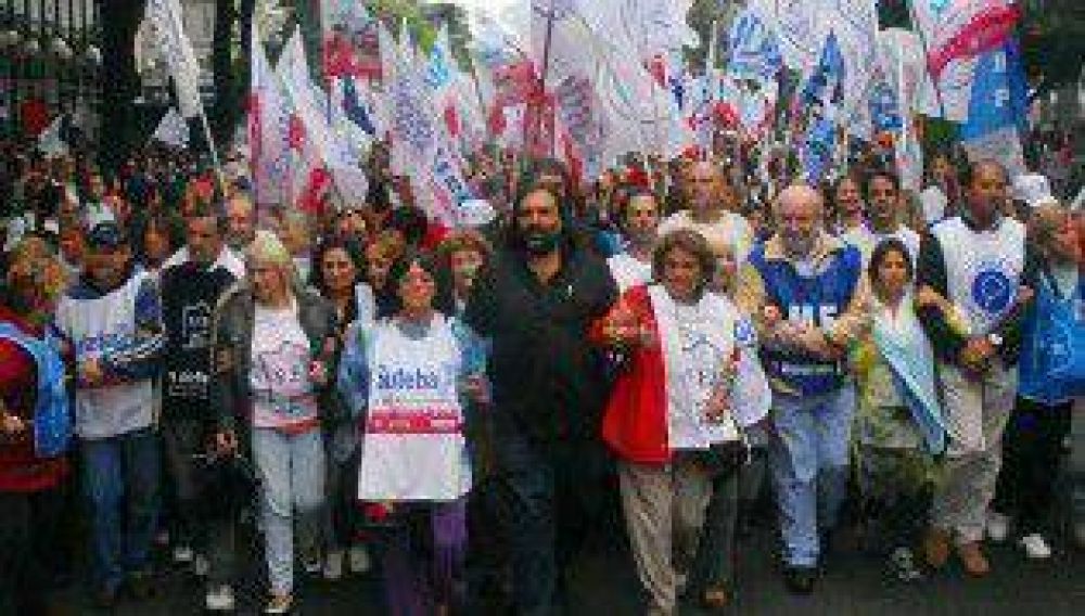 Docentes bonaerenses suspenden paro por el temporal