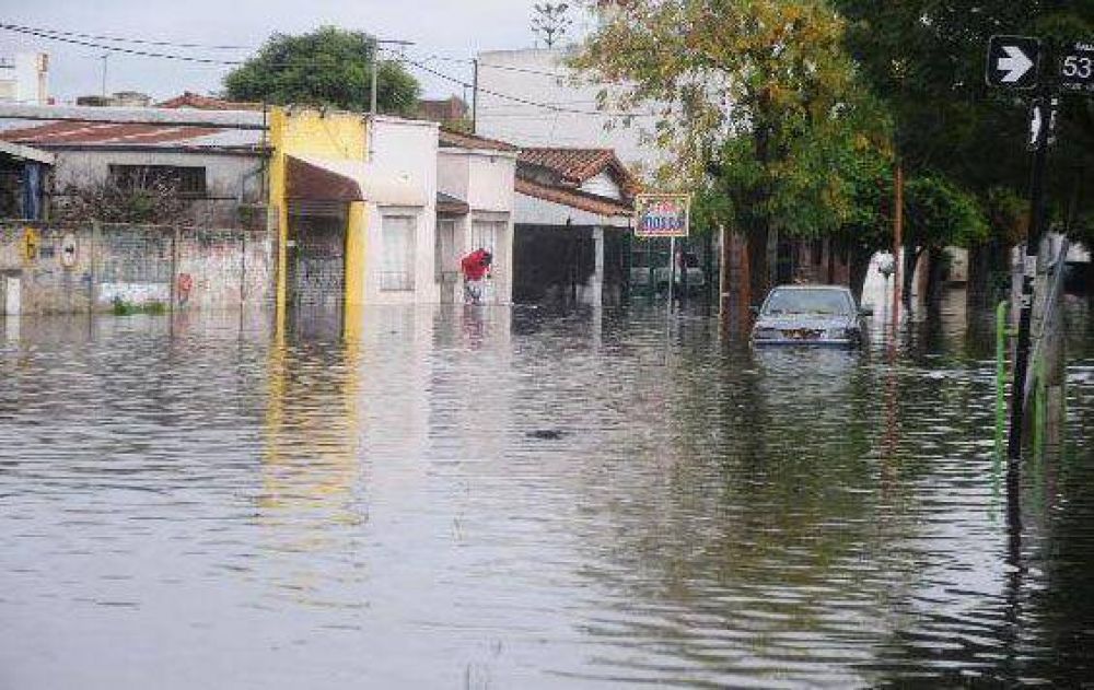 Habilitan n�mero telef�nico para familiares de estudiantes neuquinos en La Plata