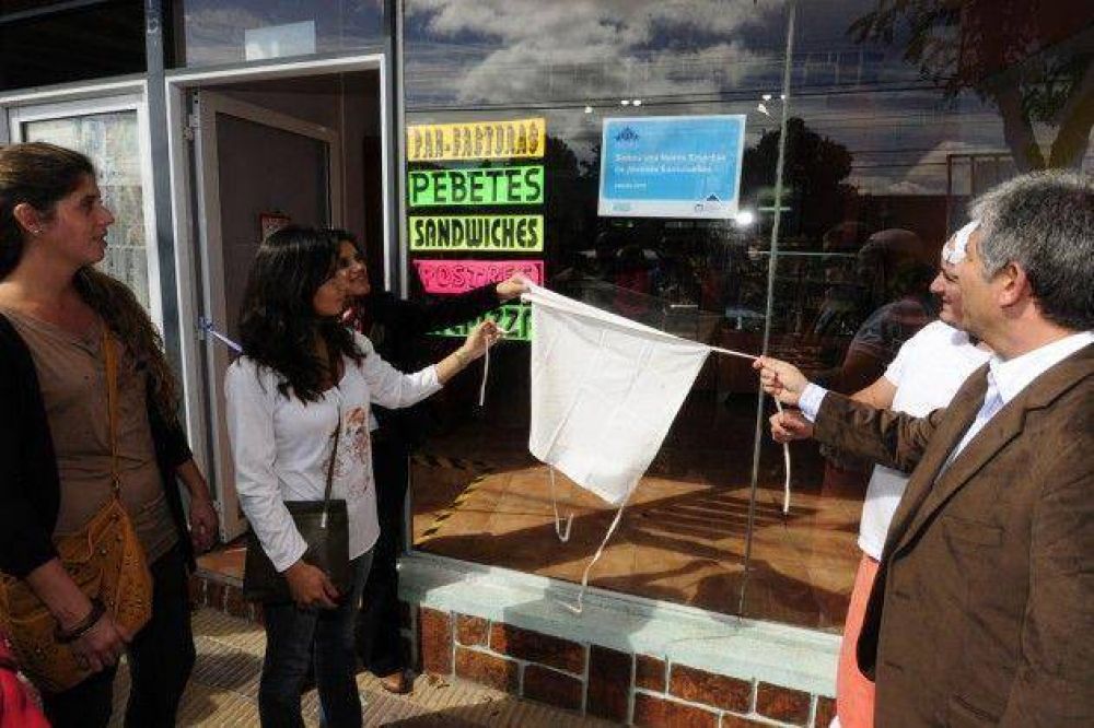 El gobernador inaugur� cinco nuevas empresas