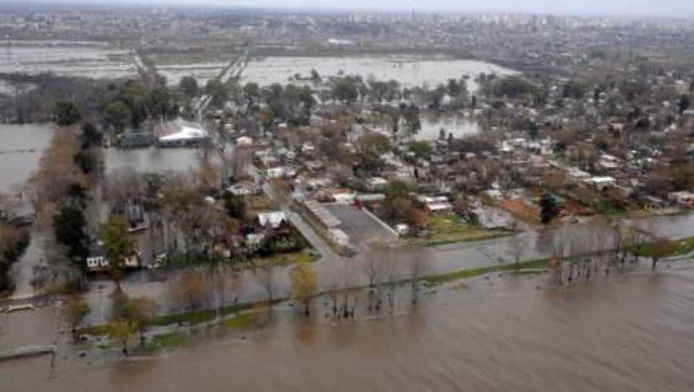 La Plata: ascienden a 48 los muertos y hay miles de evacuados