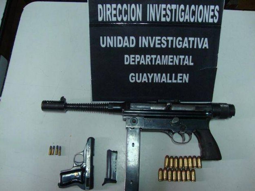 Detuvieron a una adolescente de 19 a�os con una ametralladora en su poder