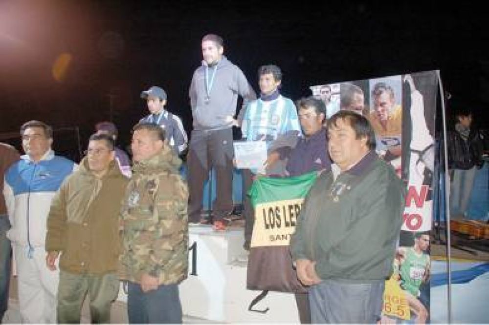 Gast�n Fuentealba se adjudic� la corrida �H�roes de Malvinas�