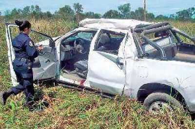Un hombre en grave estado tras volcar su camioneta en la ruta 6