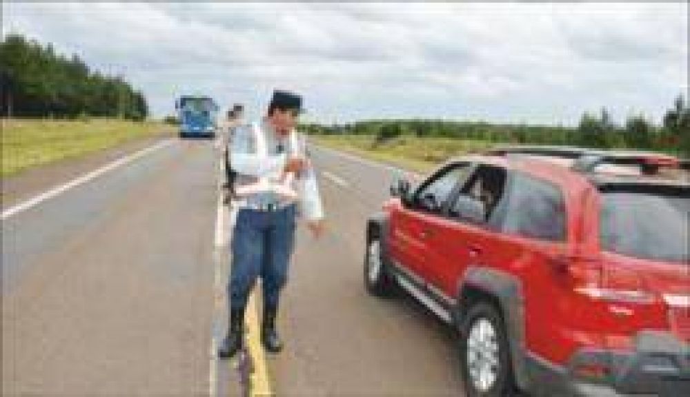 La Polic�a control� cerca de 3.500 veh�culos y labr� m�s de 200 actas de infracci�n