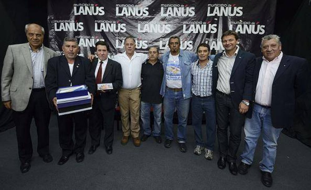 EL MUNICIPIO DE LAN�S CONMEMOR� EL D�A DEL VETERANO DE GUERRA Y LOS CA�DOS EN MALVINAS