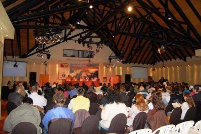 Seminario Malvinas: Con amplia participaci�n se desarroll� la primera jornada de exposiciones