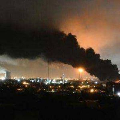 Incendio en la destiler�a: una planta qued� destruida y pudo ser mucho peor
