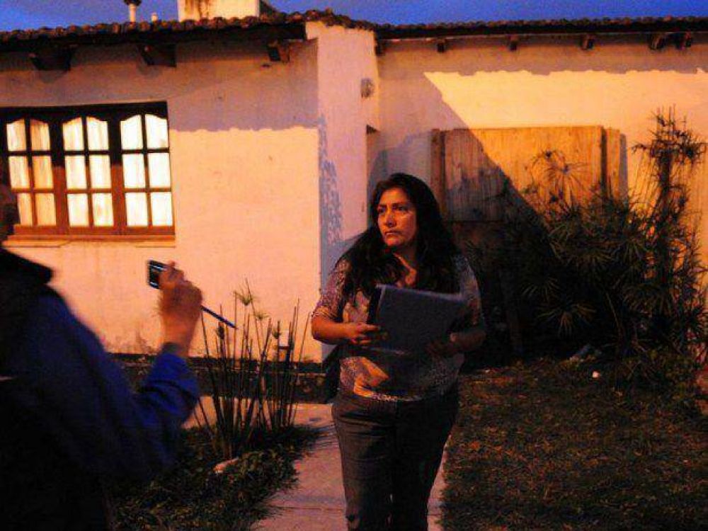 Polic�as de la Brigada golpean brutalmente a una estudiante