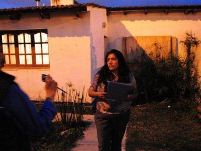 Polic�as de la Brigada golpean brutalmente a una estudiante