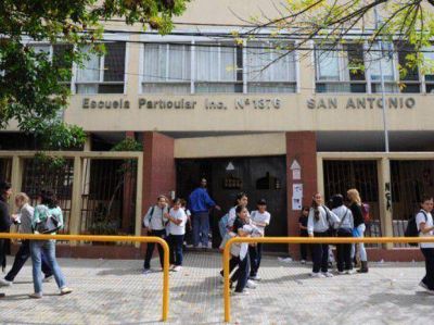 Una nena est� muy grave tras caer del tercer piso de una escuela