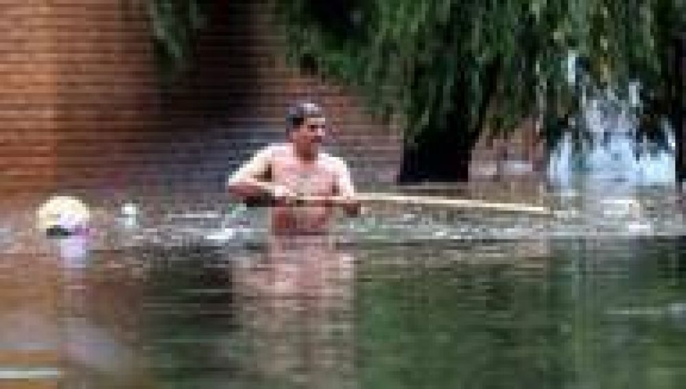 La Plata: Viviendas en Ringuelet y Tolosa a�n tienen un metro de agua