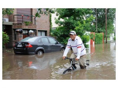 "Pedimos recursos a la Naci�n para prevenir inundaciones pero no esperamos sentados"