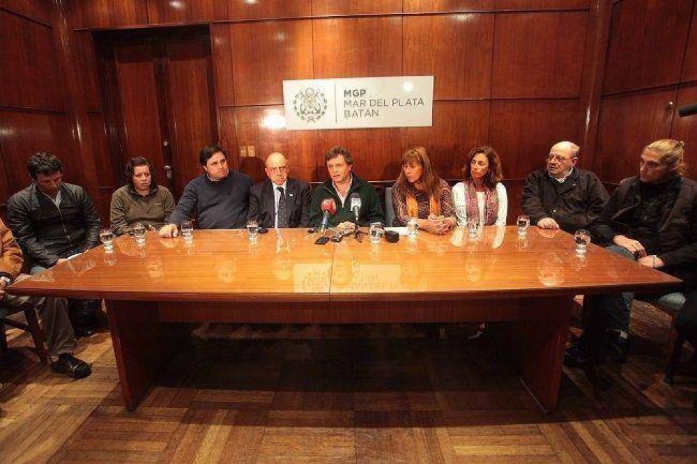 Env�an donaciones y cami�n cisterna