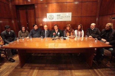 Env�an donaciones y cami�n cisterna