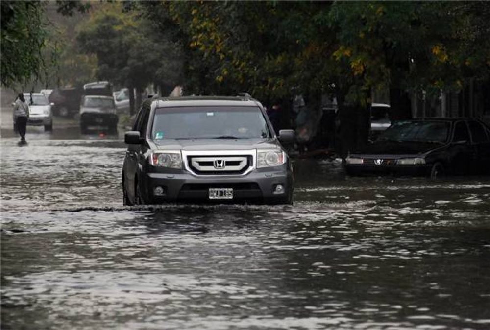 Ayuda a bolivarenses afectados por las inundaciones en La Plata